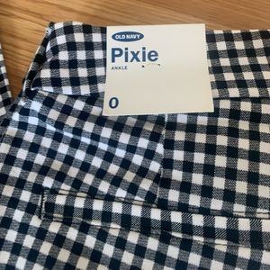 Old navy pixie pant brand new size 0
